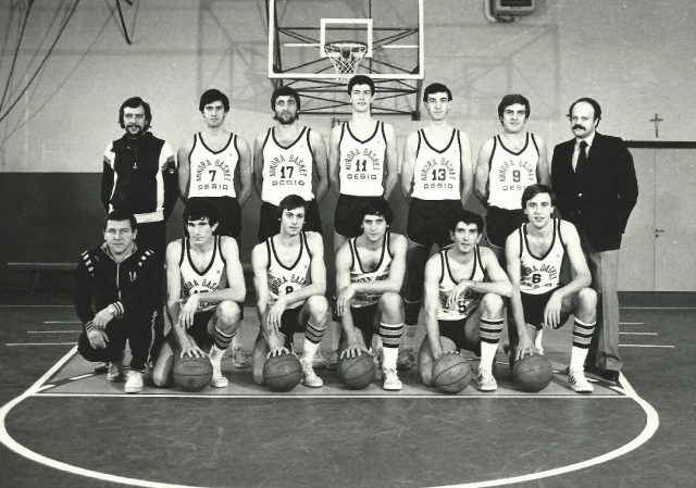 Aurora Desio stagione 1979/80. Fontana (all.), Villa, Cancian, Bargna, Brambilla, Farina, Casati (vice all). Accosciati: Pelosi (mass.), Corbetta, Formenti, Castenetto, Sala, Cappelletti.